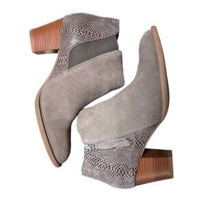 Vionic Anne Gray Leather and Suede Ankle Boots size 7.5 Snakeskin print